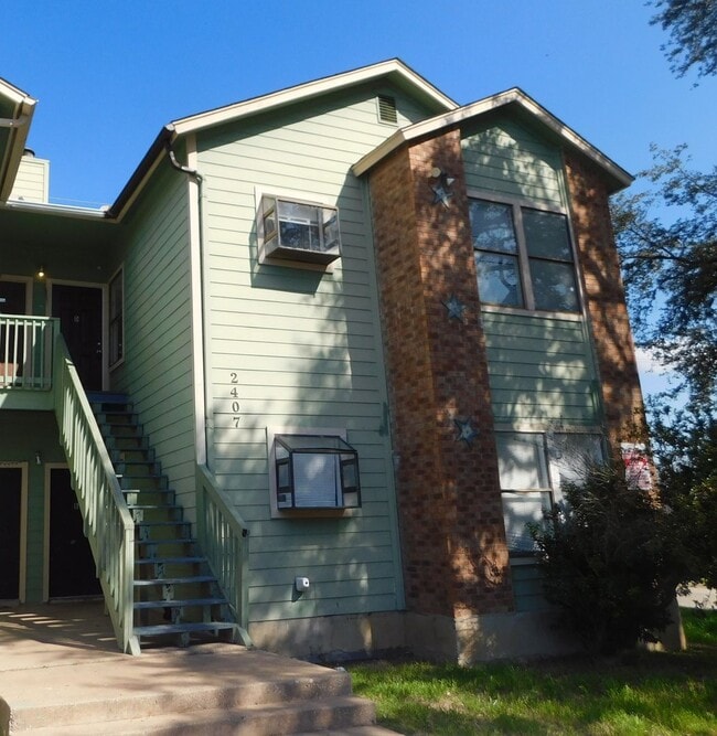 2407 W Slaughter Ln, Unit D in Austin, TX - Building Photo - Building Photo