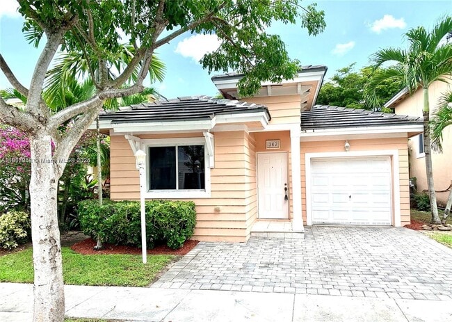 367 NE 35th Ave in Homestead, FL - Building Photo - Building Photo