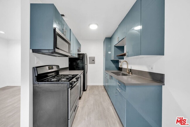 2636 Kansas Ave in Santa Monica, CA - Building Photo - Building Photo