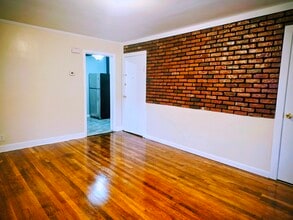 331 Union Ave, Unit 2nd floor in Irvington, NJ - Foto de edificio - Building Photo