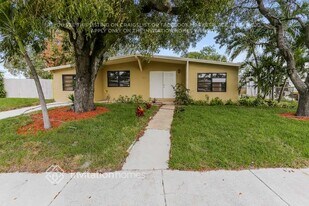 1421 NE 40th Ct in Pompano Beach, FL - Building Photo