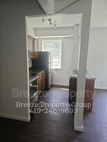 2356 Torrey Hill Dr in Toledo, OH - Building Photo