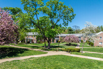 Short Hills Terrace in Short Hills, NJ - Building Photo - Building Photo