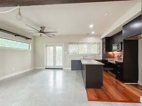 68 Meadow Lea Dr in Houston, TX - Building Photo - Building Photo