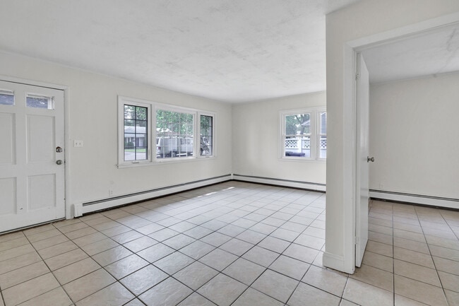 46 Daniel Dr in Bridgeport, CT - Building Photo - Building Photo