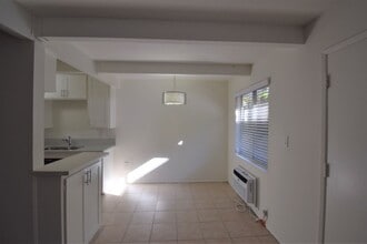 6125 Whitsett Ave in Los Angeles, CA - Building Photo - Building Photo