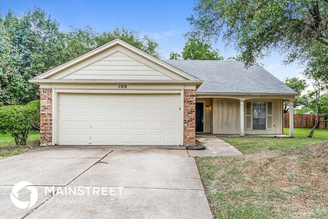 100 Juniper Dr in Arlington, TX - Building Photo