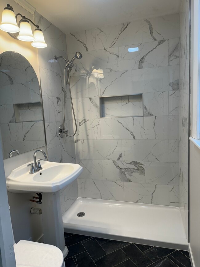 38 6th St, Unit 38B, Unit 38B