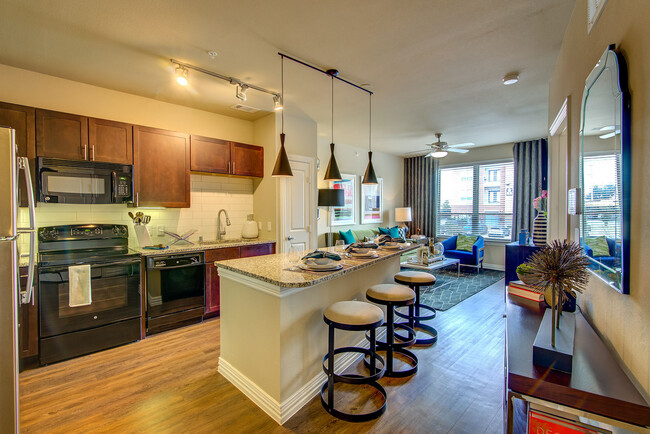 Keller Springs Crossing in Carrollton, TX - Building Photo - Interior Photo