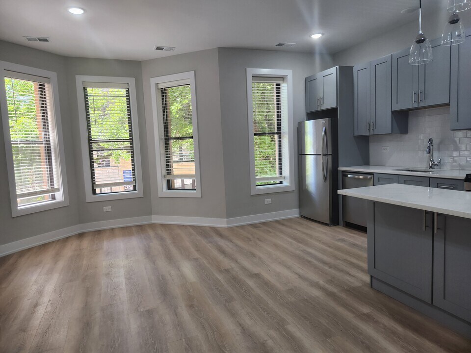 423 W Belden Ave, Unit 1 in Chicago, IL - Foto de edificio