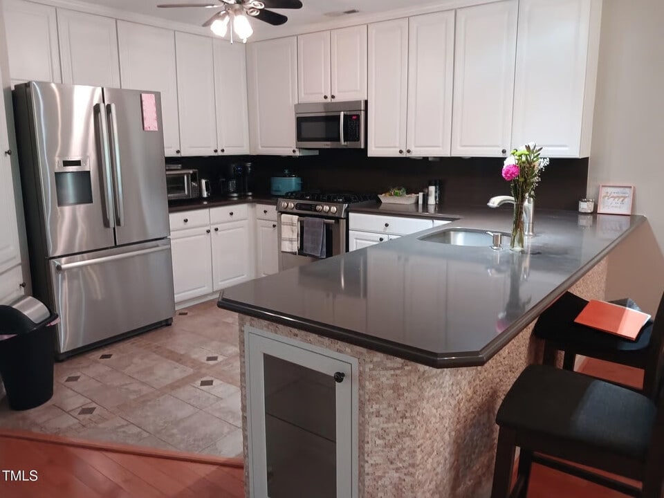 Room in Condo on Springfork Dr in Cary, NC - Foto de edificio