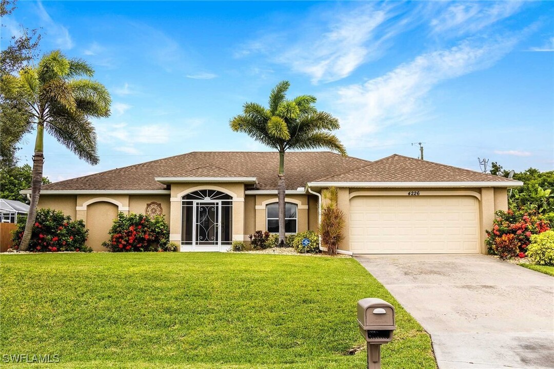 4226 SW 14th Pl in Cape Coral, FL - Foto de edificio