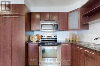 37 Galleria Pkwy in Markham, ON - Building Photo - Building Photo