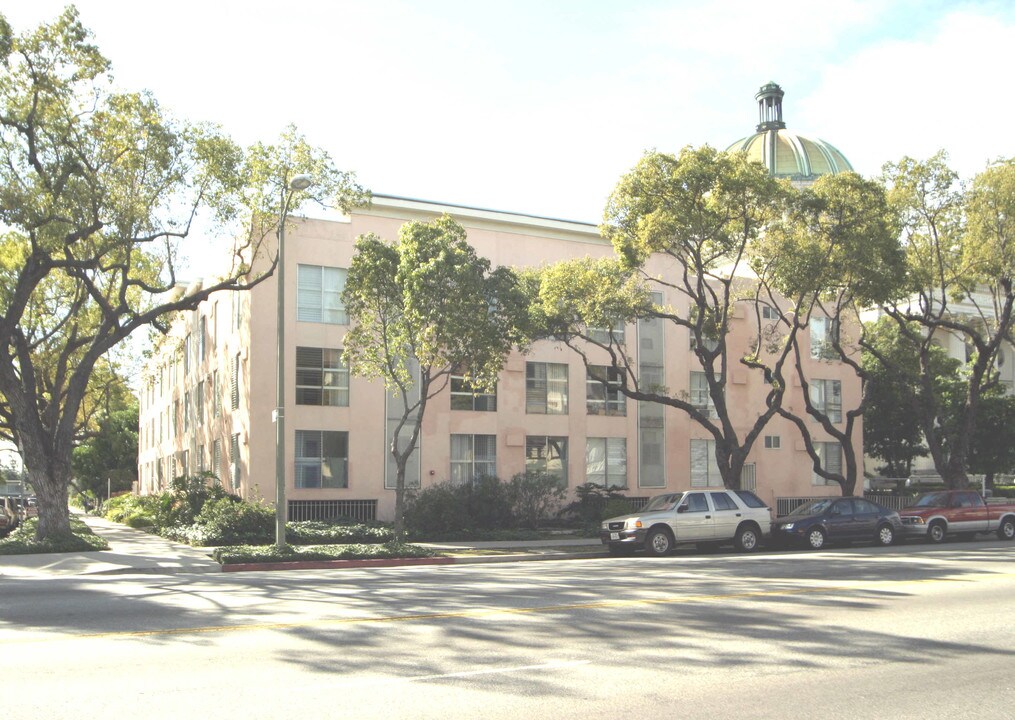 Portland Villa in Los Angeles, CA - Building Photo