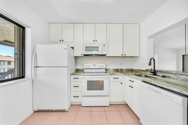 21943 Remsen Terrace in Boca Raton, FL - Building Photo - Building Photo