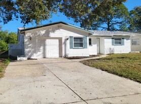 6781 298th Ave N in Clearwater, FL - Building Photo