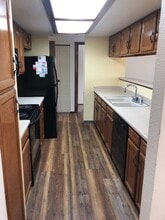 5033 W 73rd Ave in Westminster, CO - Foto de edificio - Building Photo