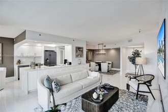 2000 Island Blvd in Aventura, FL - Building Photo - Building Photo