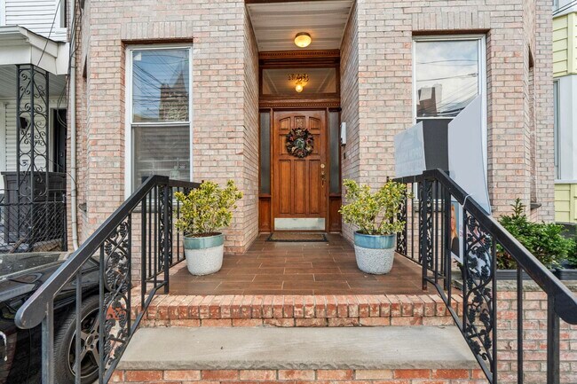 93 Magnolia Ave in Jersey City, NJ - Building Photo - Building Photo
