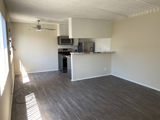 3735 S Canfield Ave, Unit 8 in Los Angeles, CA - Building Photo - Building Photo