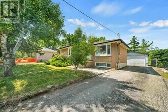 465 Seaton Dr in Oakville, ON - Building Photo - Building Photo