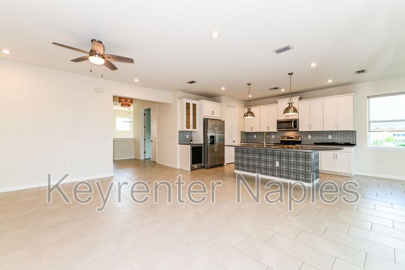 4721 Arboretum Cir in Naples, FL - Building Photo