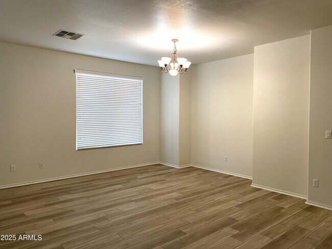 8837 W Glenn Dr in Glendale, AZ - Building Photo - Building Photo