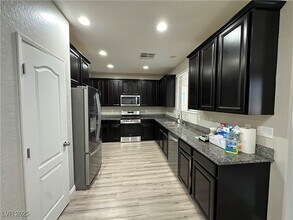 7703 Peaceful Trellis Dr in Las Vegas, NV - Building Photo - Building Photo