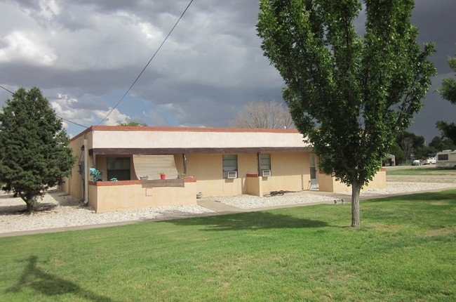 Casa De La Flor Senior in Loving, NM - Foto de edificio