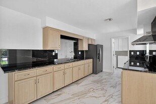 5731 NE 17th Terrace in Fort Lauderdale, FL - Building Photo