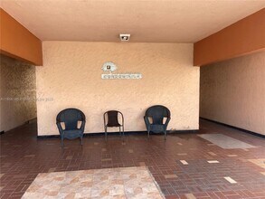 1900 W 68th St in Hialeah, FL - Building Photo - Building Photo