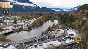 1504 Scott Cres in Squamish, BC - Building Photo