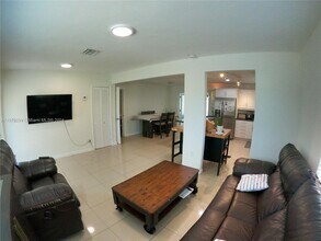2236 Grant St-Unit -F in Hollywood, FL - Foto de edificio - Building Photo