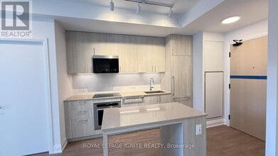 3250 Carding Mill Trail in Oakville, ON - Building Photo - Building Photo
