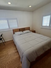 149 Northwood Dr, Unit Tiny House in South San Francisco, CA - Building Photo - Building Photo