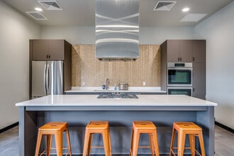 The Wit : Resort Style Living in Oshkosh, WI - Foto de edificio - Interior Photo