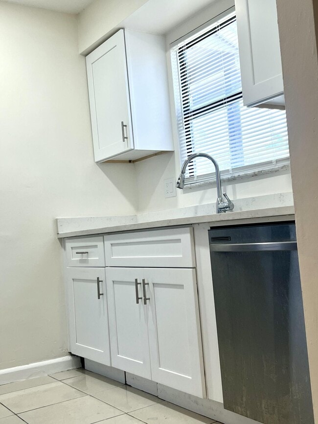 102 Shoreview Dr in Greenacres, FL - Building Photo - Building Photo