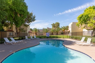 Heritage Pointe Apartments in Henderson, NV - Foto de edificio - Building Photo