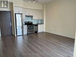 8763 Bayview Ave in Richmond Hill, ON - Building Photo - Building Photo