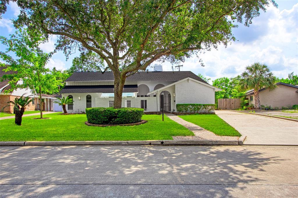 18330 Cape Bahamas Ln in Houston, TX - Building Photo