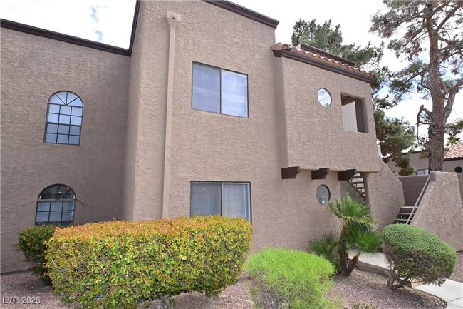 2968 Juniper Hills Blvd in Las Vegas, NV - Foto de edificio - Building Photo