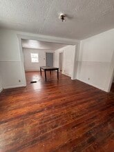 928 W Waggoner St in Decatur, IL - Building Photo - Building Photo