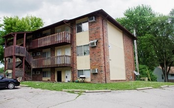 4500 W Washington St in Belleville, IL - Foto de edificio - Building Photo