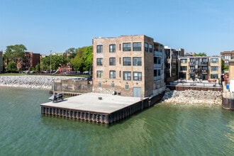 Howard Beach Apartments in Chicago, IL - Building Photo - Building Photo