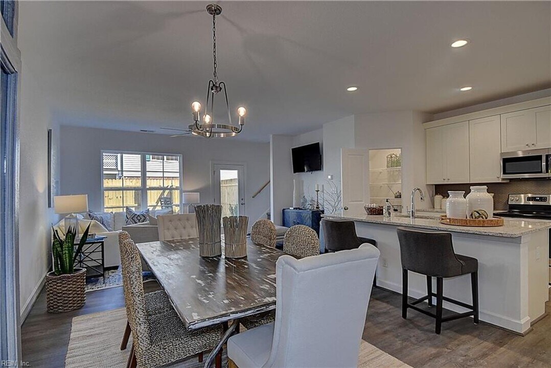 2417 Fieldsway Dr in Chesapeake, VA - Building Photo