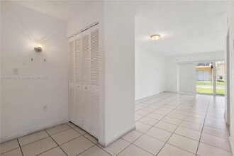 7430 SW 82nd St in Miami, FL - Building Photo - Building Photo