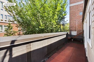 241 Bedford Ave in Brooklyn, NY - Building Photo - Building Photo