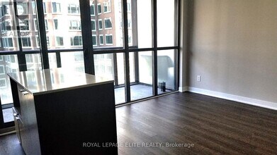 110 Charles St E in Toronto, ON - Building Photo - Building Photo