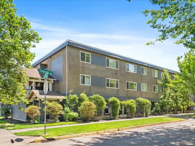 The Lewis & Clark in Eugene, OR - Building Photo - Building Photo