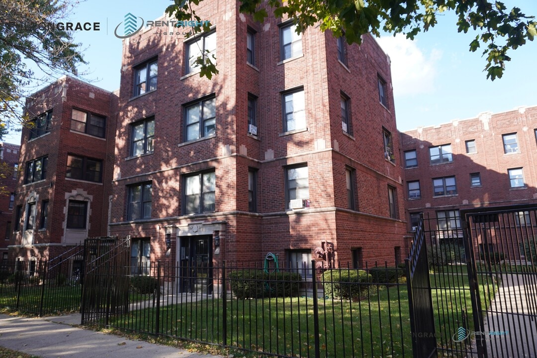 1700-1710 W Albion in Chicago, IL - Building Photo